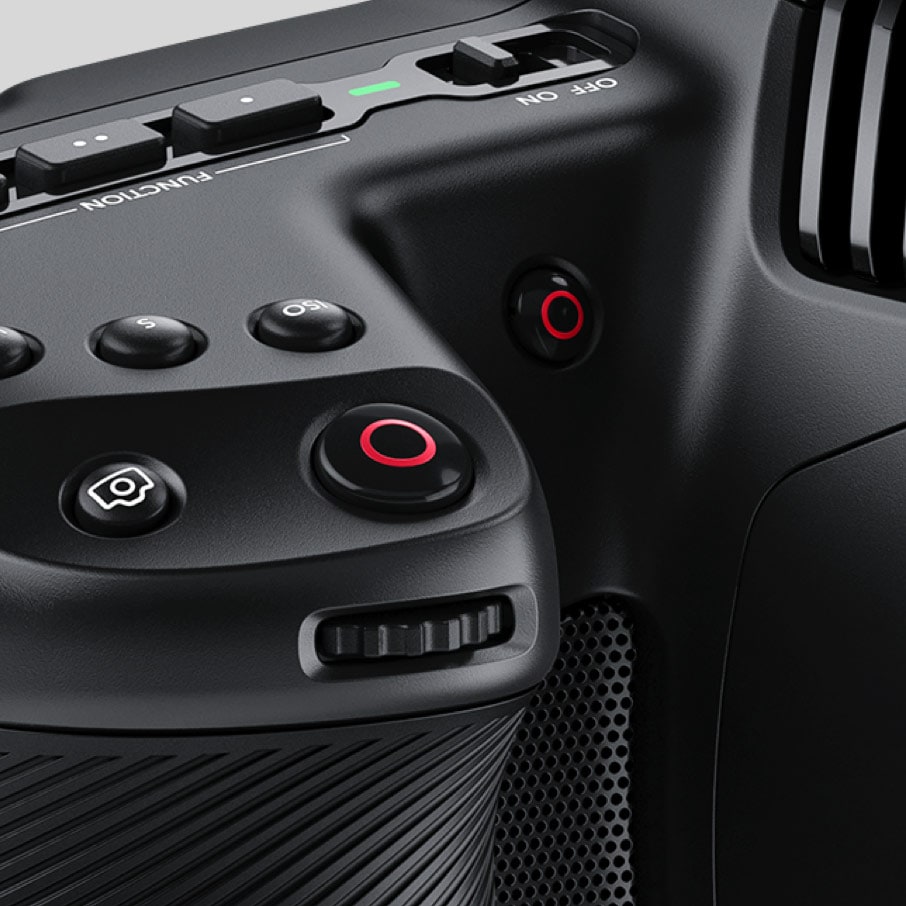 Blackmagic Pocket Cinema Camera 6K Pro – Handgriff mit Bedienelementen unter den Fingern