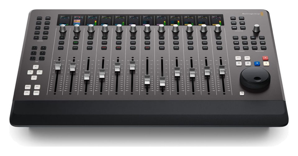 Blackmagic Design Fairlight Desktop Console – Zwölf voll ausgestattete Kanäle