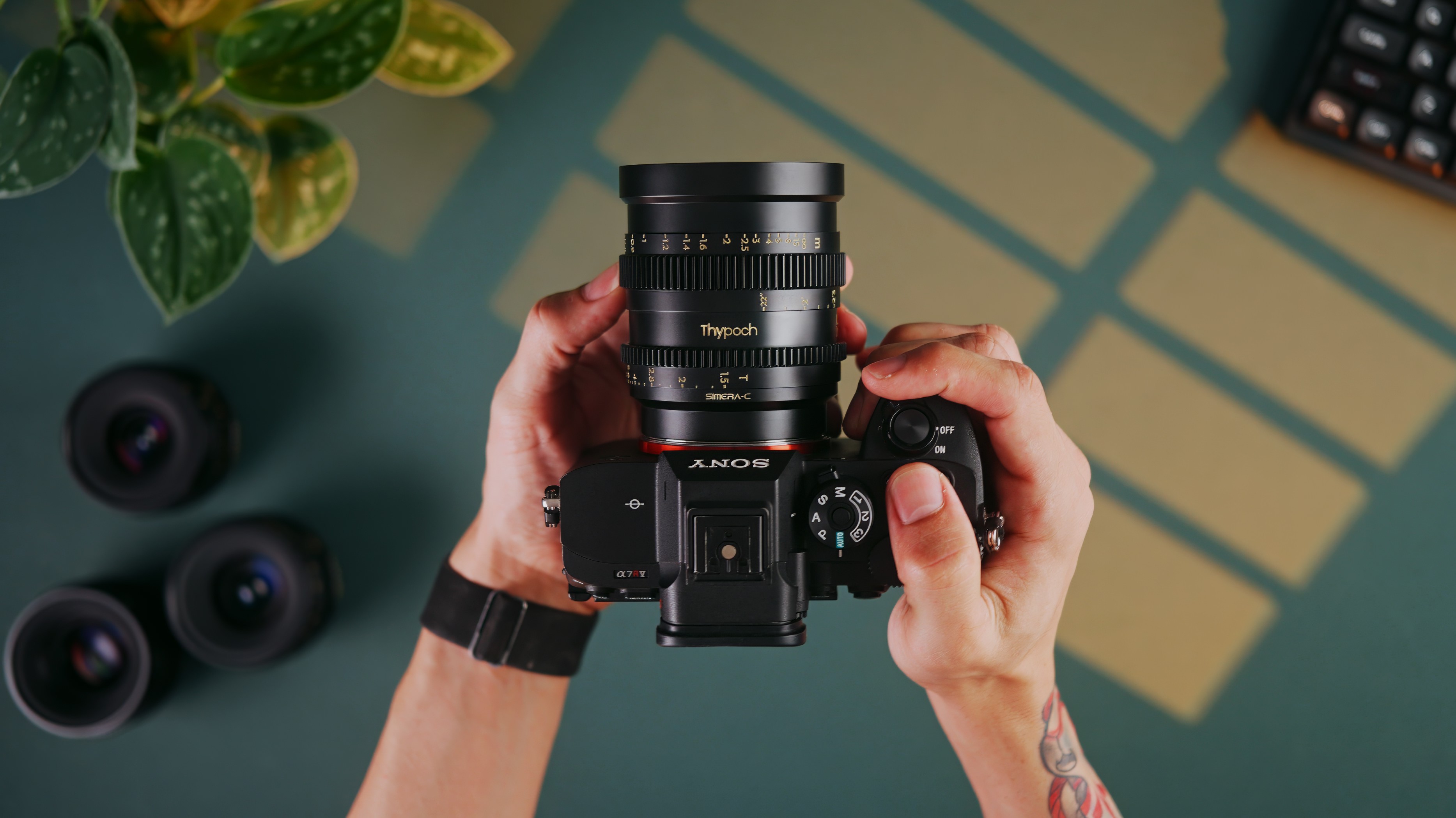 Offizielles Simera-C E Mount an einer Sony-Kamera
