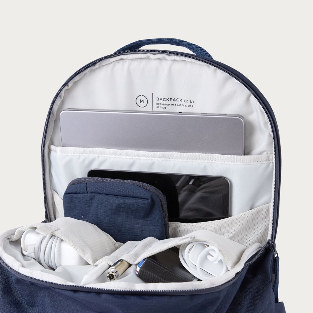 Moment Everything Rucksack 21 l – Navy – Gepolstertes Laptopfach