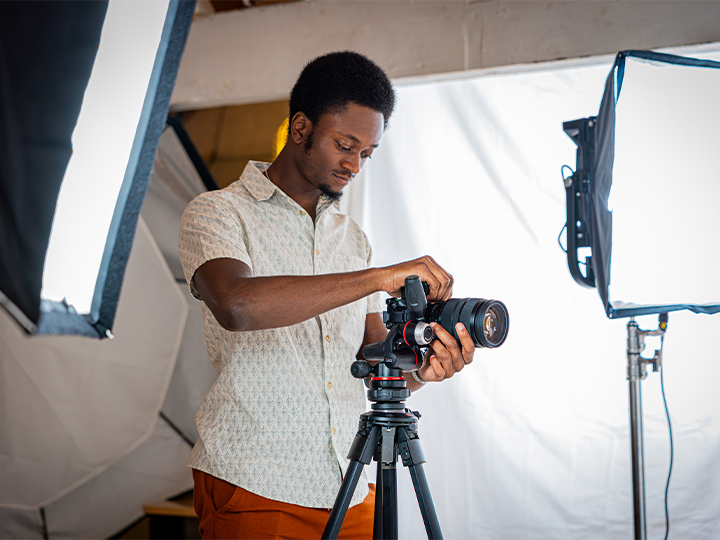 Manfrotto ONE MTONEC Carbon-Hybrid-Stativ