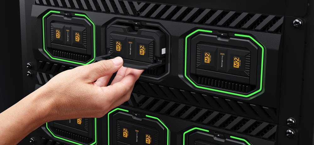 Blackmagic Design Media Dock Ultra – Modul nach der Sendung entnehmen