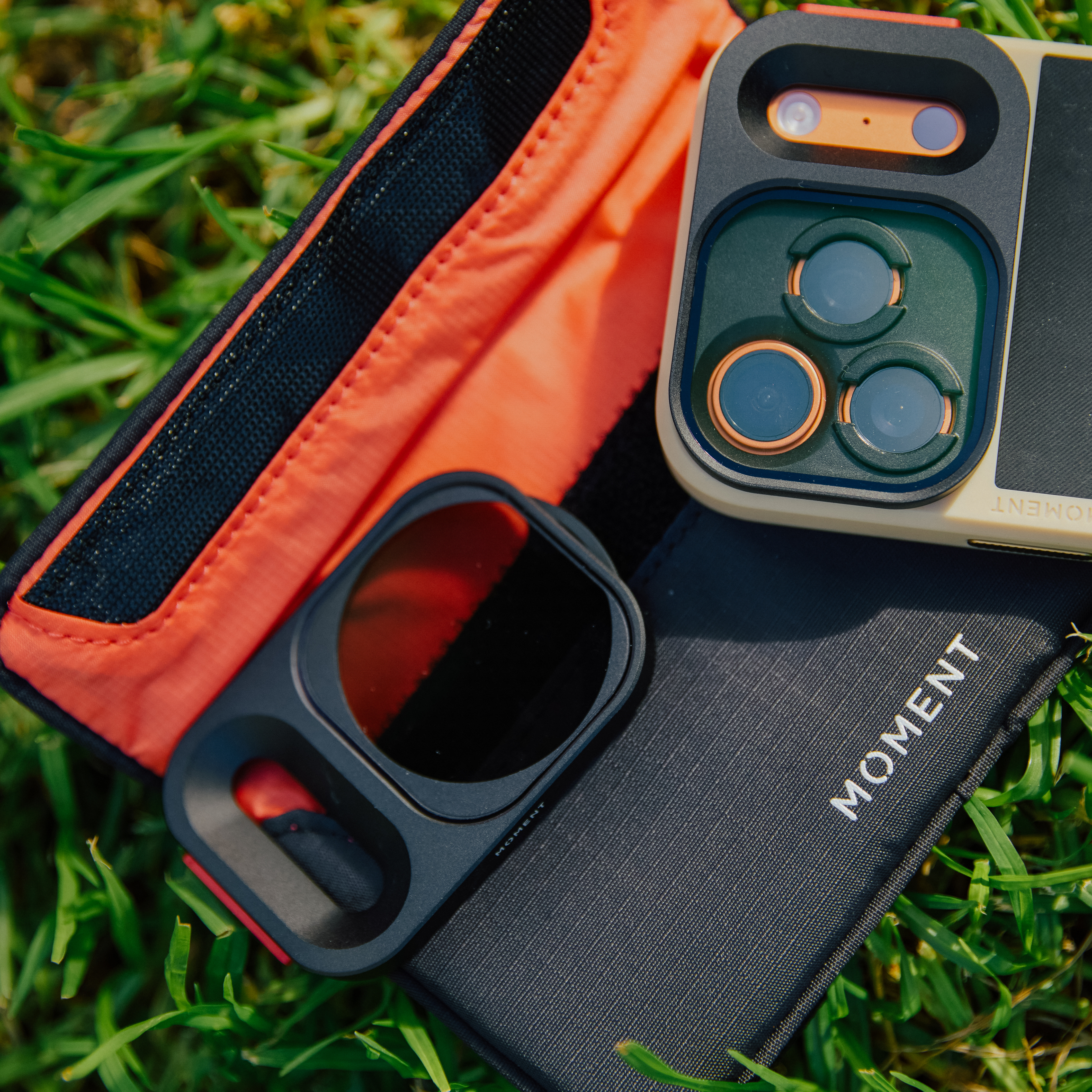 Moment pouch in use