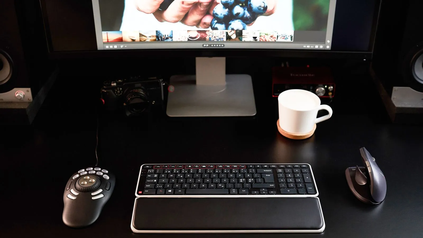 ShuttlePro V2 an einem Videoschnittplatz