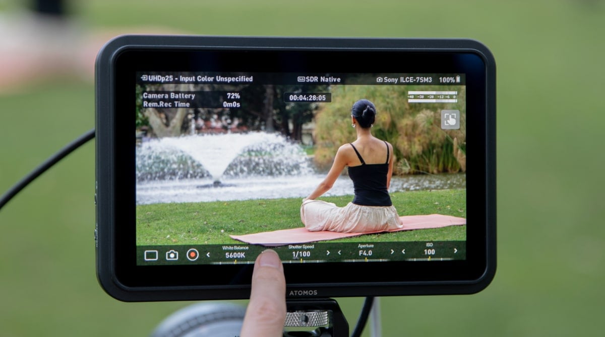 Touch-Steuerung einer kompatiblen Kamera am Atomos Shinobi 7 II