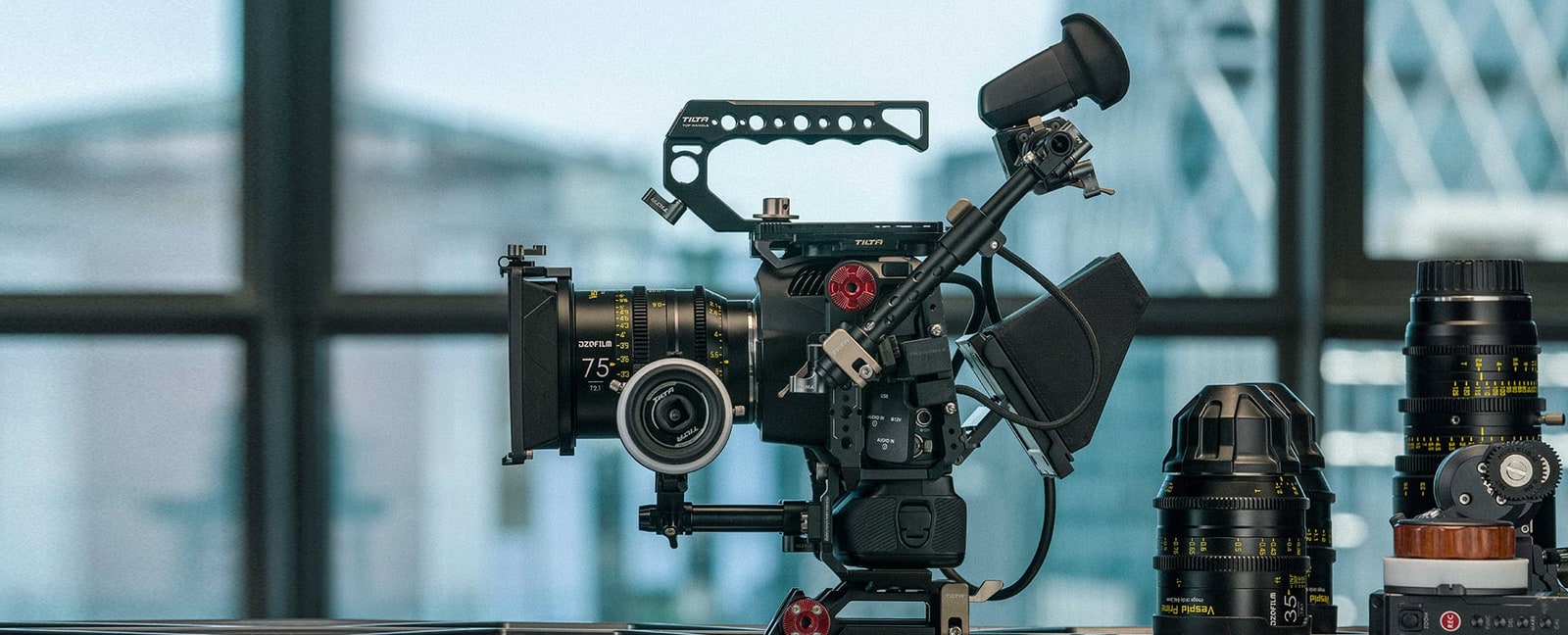 Das Tilta Advanced Kit TA-T11-A-B ist das bestausgestattete Set für die Blackmagic Pocket Cinema Camera 6K Pro und 6K G2