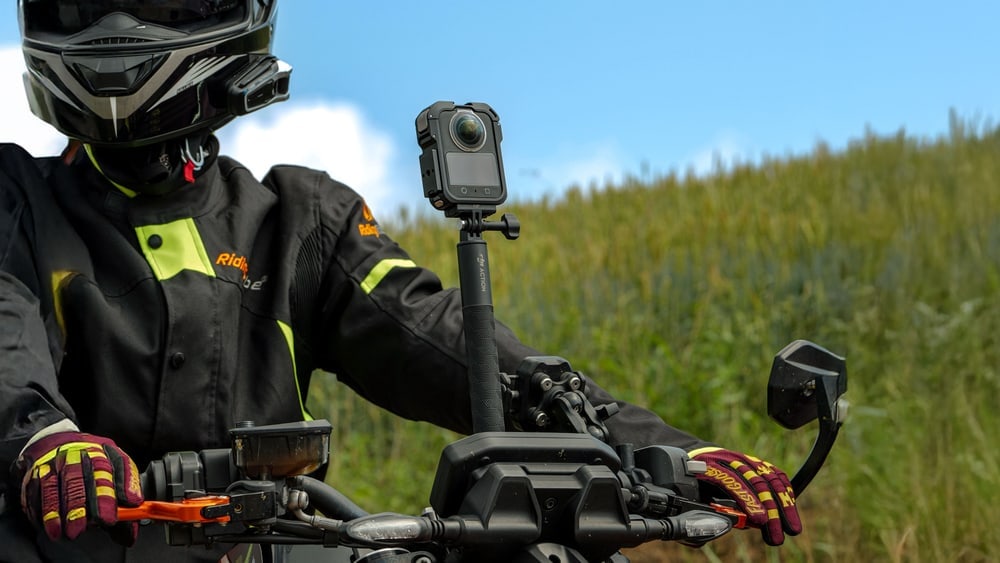 Auf Motorrad, Fahrrad, Auto und in der Hand