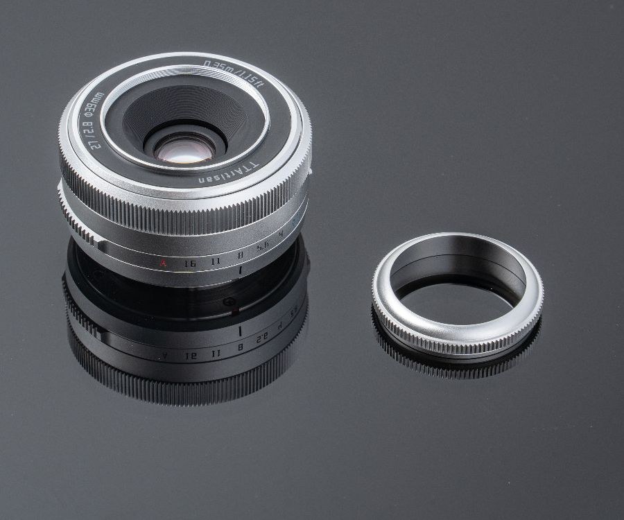 TTArtisan APS-C AF 27mm F2.8 – Gegenlichtblende im Lieferumfang