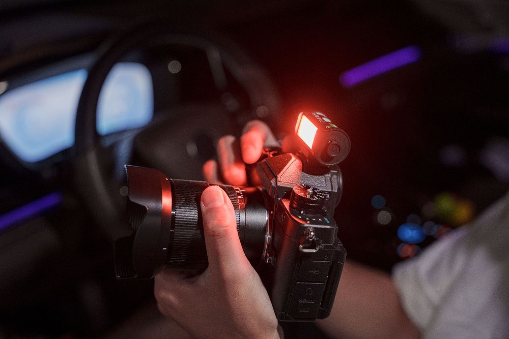 TTArtisan RGB Mini LED Light – Farbiges Licht direkt auf der Kamera