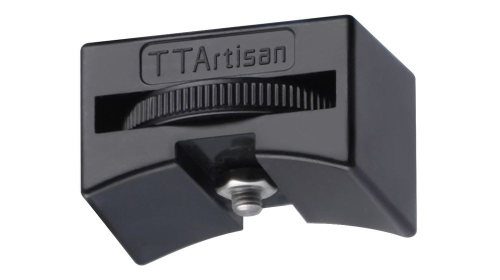 TTArtisan Macro 100mm F2.8 2x – Cold-Shoe-Halterung im Lieferumfang